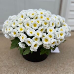 Frontgate White Mum Urn Filler - NWT
